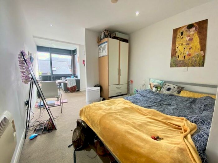 Studio To Rent In Studio, Broomhall House, S3