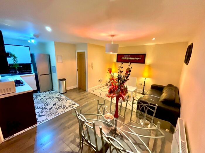 2 Bedroom Property To Rent In Tudor Street, Cardiff, CF11