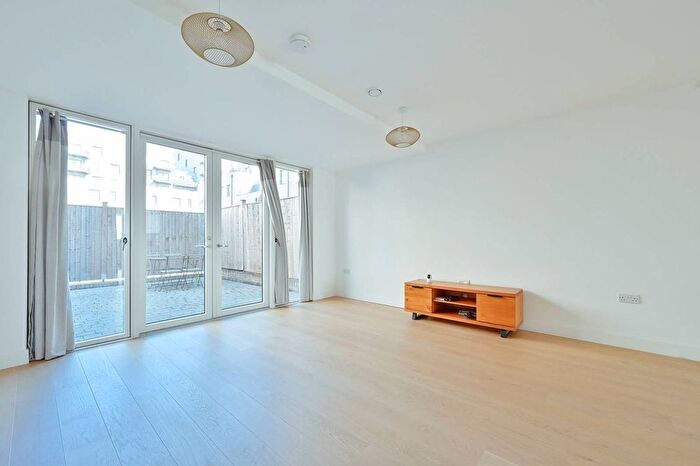 4 Bedroom Terraced House For Sale In Oriental Square, Colindale, London, NW9