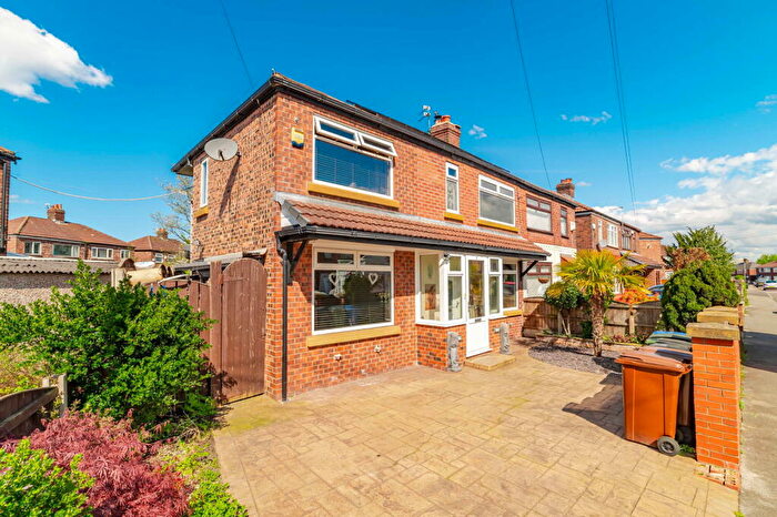 4 Bedroom Semi Detached House For Sale In Dalkeith Road, Stockport, SK5