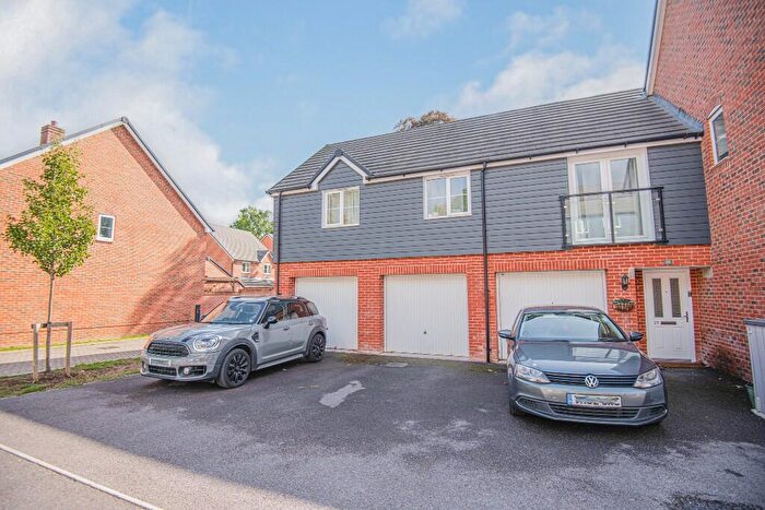 2 Bedroom Coach House For Sale In Davidson Drive, Fair Oak, Eastleigh, SO50
