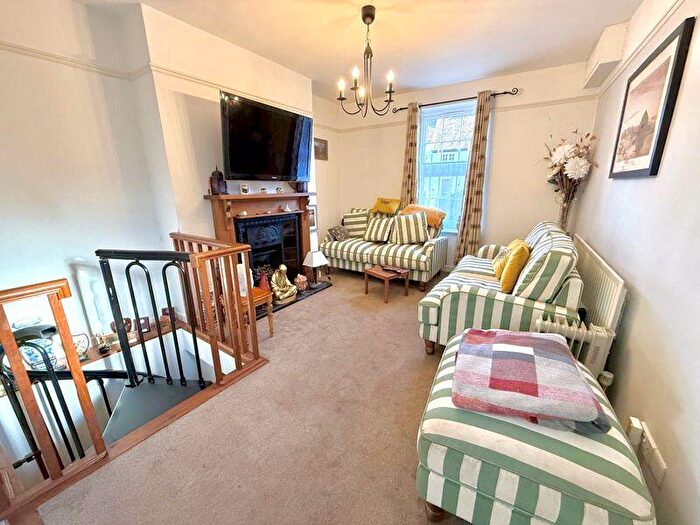 2 Bedroom Cottage For Sale In High Street, Toddington, LU5