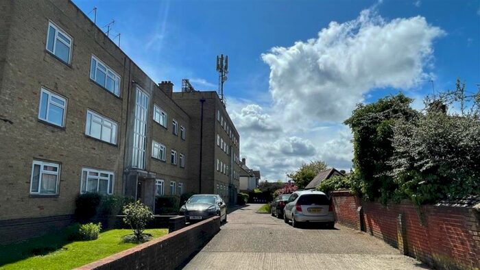 3 Bedroom Apartment To Rent In Wentworth Lodge, Finchley Central, N3