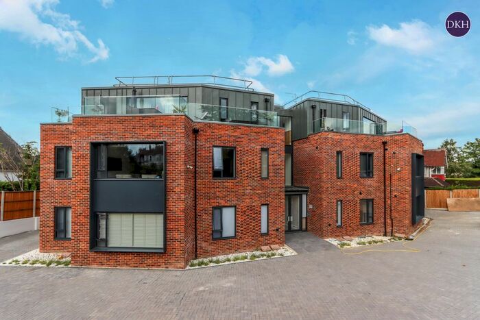 2 Bedroom Flat To Rent In Oxhey Road, Watford, WD19