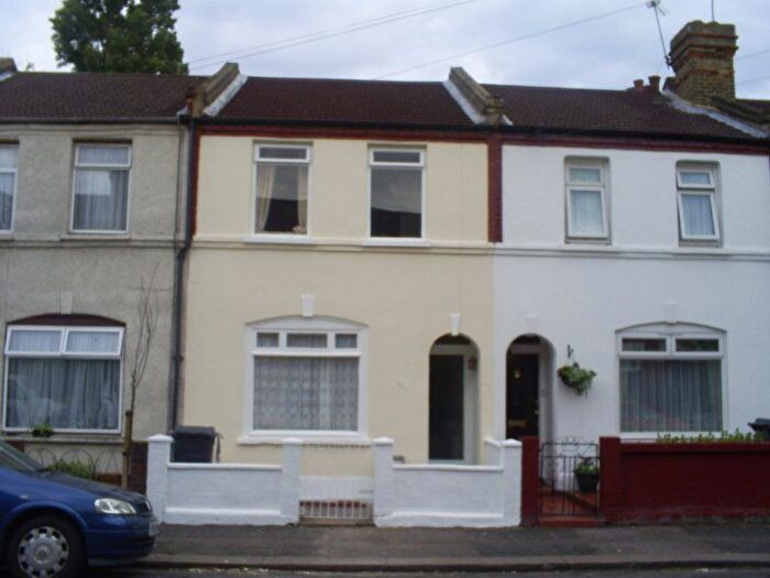 4 Bedroom Terraced House To Rent In Coopers Lane, London, E10