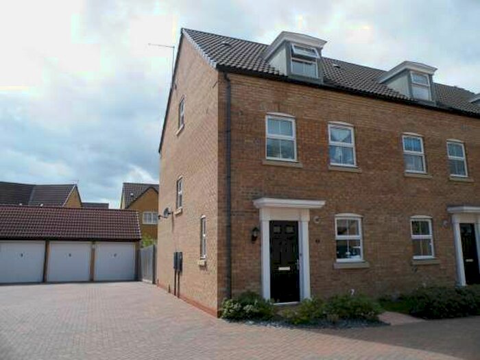 3 Bedroom Town House To Rent In Vars Road, Hampton, Peterborough PE7