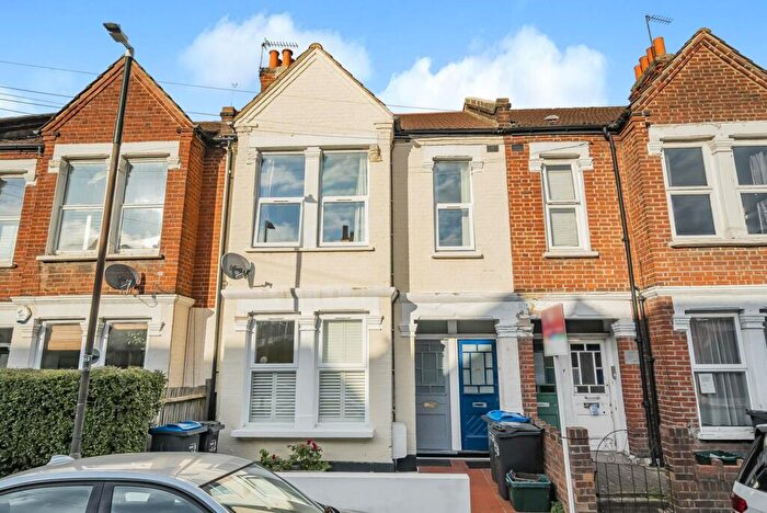 3 Bedroom Maisonette To Rent In Inglemere Road, Tooting, Mitcham, CR4