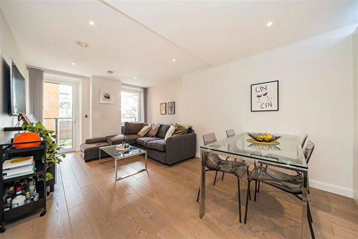 2 Bedroom Flat For Sale In Wharf Road, City Road, N1