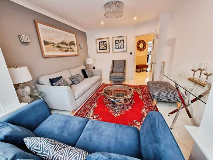 5 Bedroom Semi-Detached House To Rent In Blackfen Road, Sidcup, DA15