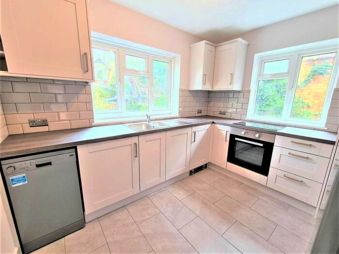 2 Bedroom Maisonette To Rent In Thornbury Road, Osterley, Isleworth, TW7