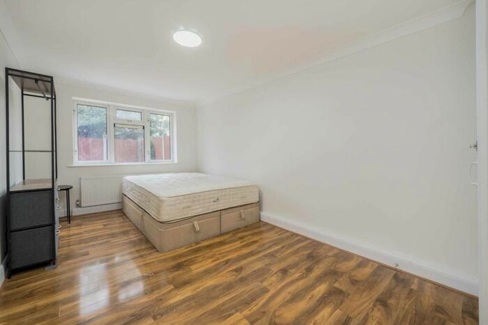 2 Bedroom Flat For Sale In Charlton Road, Harlesden, NW10