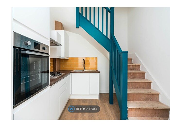 1 Bedroom Maisonette To Rent In Battersea Park Road, London, SW11