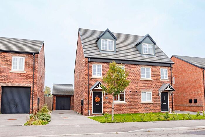 3 Bedroom Semi-Detached House For Sale In Hird Avenue, Market Weighton, YO43