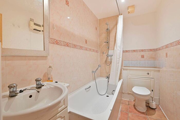 2 Bedroom Flat To Rent In Aria House, Covent Garden, London, WC2B