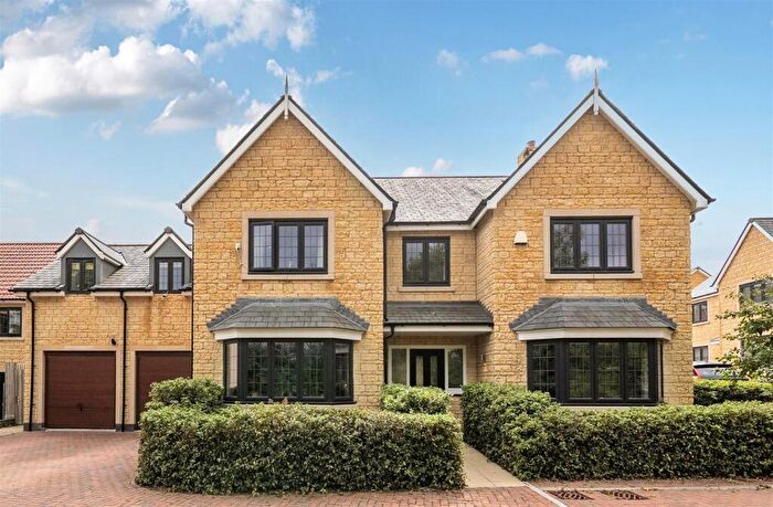 5 Bedroom Detached House For Sale In Chalfield Glebe, Bradford-On-Avon, BA15