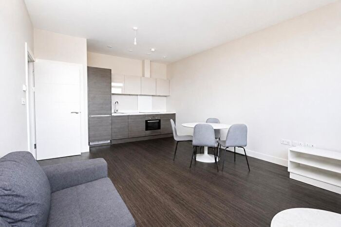 2 Bedroom Flat To Rent In Park House Dawsons Square Pudsey, Pudsey, LS28