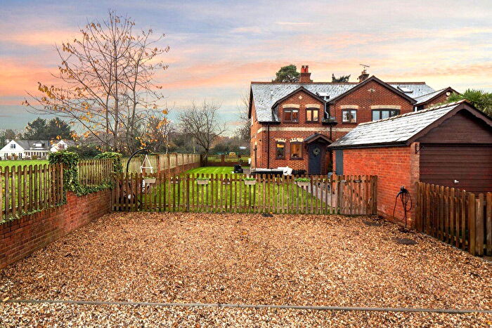 3 Bedroom Semi-Detached House For Sale In Stubbings Farm Cottages, Burchetts Green, SL6