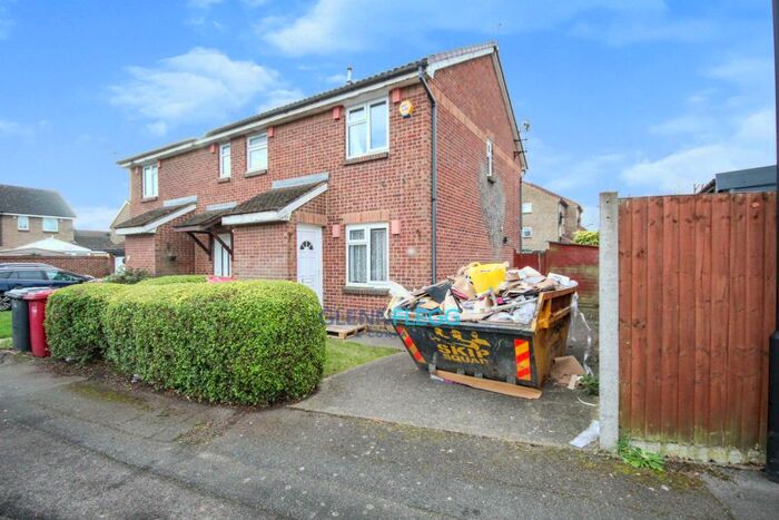 3 Bedroom End Of Terrace House To Rent In Amerden Way, Cippenham, Slough, SL1