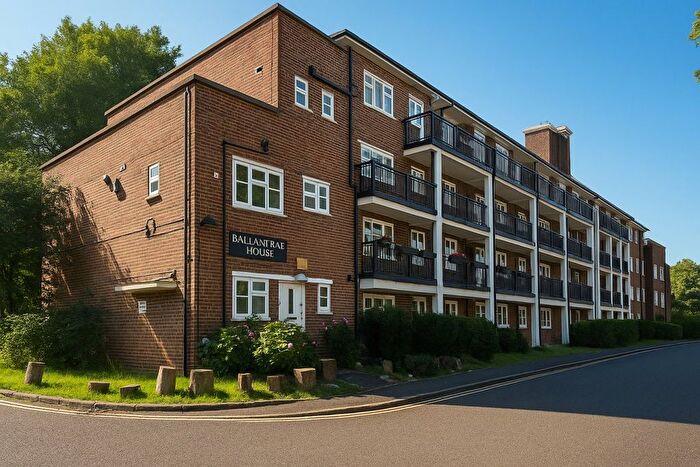 3 Bedroom Flat To Rent In Ballantrae House, London, NW2