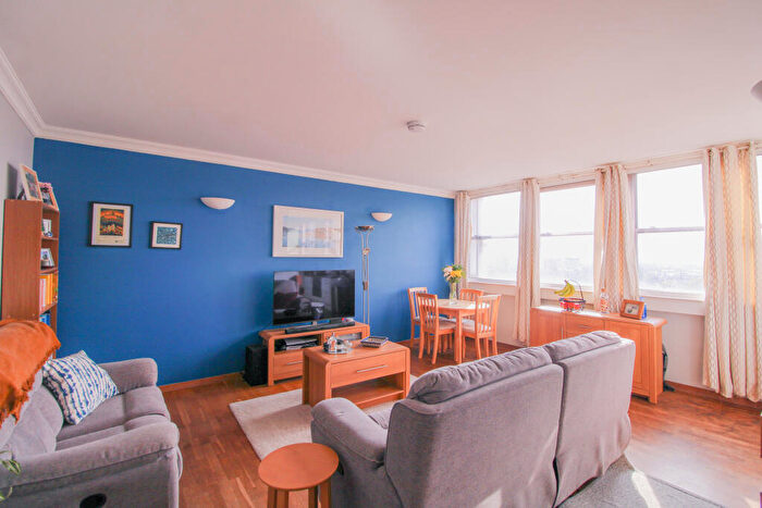 2 Bedroom Apartment For Sale In Whitehorse Road, Croydon, CR0