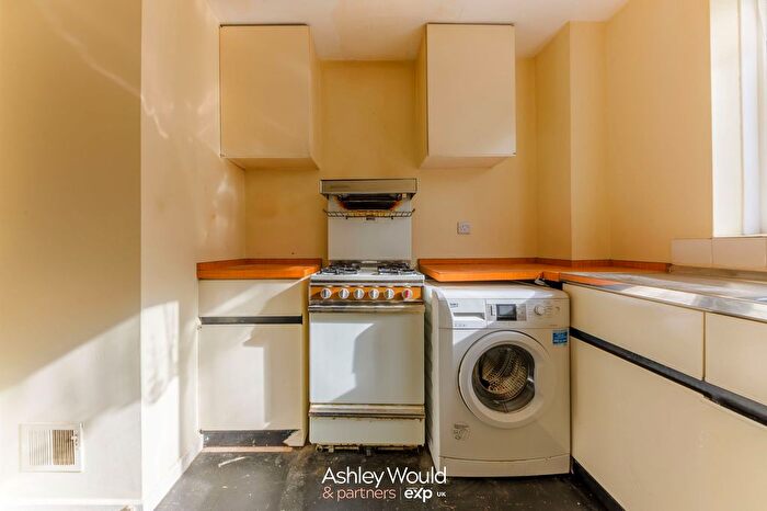 1 Bedroom Flat For Sale In Pakfield Walk, Birmingham, B6