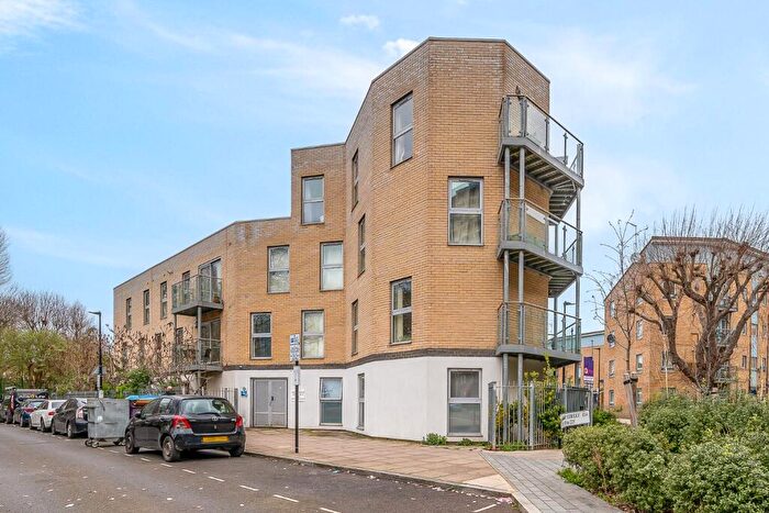 2 Bedroom Flat For Sale In Ascot House, Chrisp Street, E14