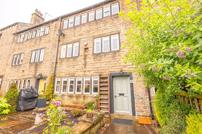 3 Bedroom Terraced House For Sale In Linfit Fold, Linthwaite, Huddersfield, HD7
