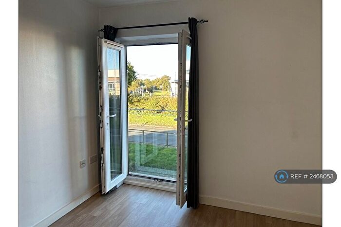 1 Bedroom Flat To Rent In Orchard Court, Potters Bar, EN6