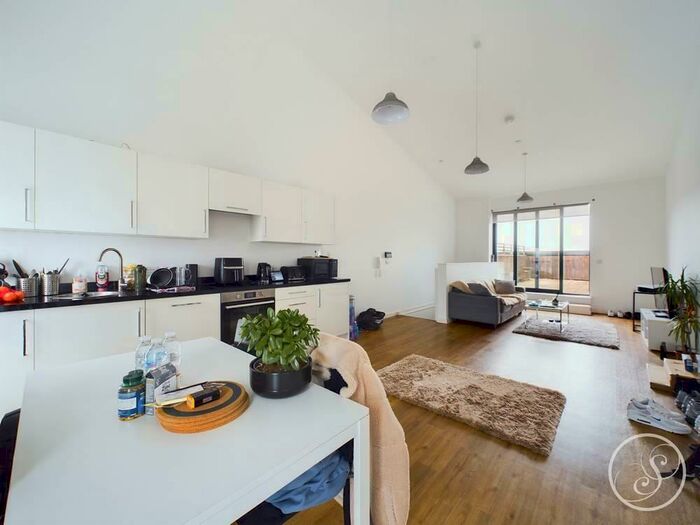 2 Bedroom Flat To Rent In Cross Green Lane, Leeds, LS9