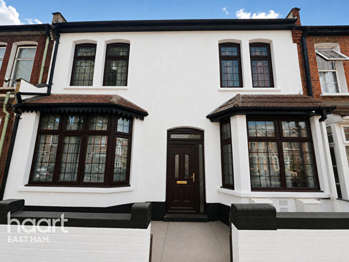 2 Bedroom Flat To Rent In Northfield Road, London, E6