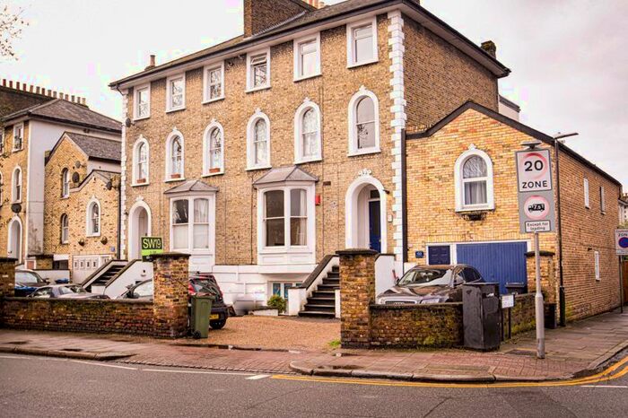 2 Bedroom Flat To Rent In Merton Road, London, SW19