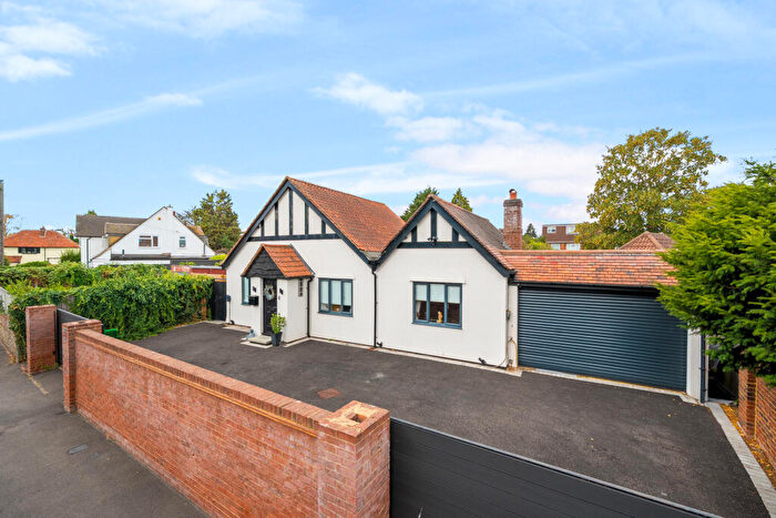 4 Bedroom Bungalow For Sale In Church Road, Byfleet, KT14