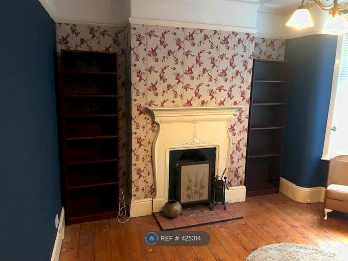 3 Bedroom End Of Terrace House To Rent In Park Lane, Salford, M6