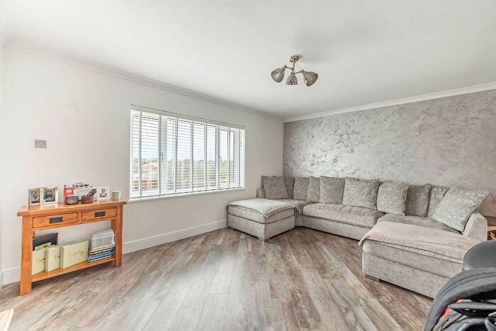 3 Bedroom Terraced House For Sale In Knightsbridge Way, Hemel Hempstead, HP2