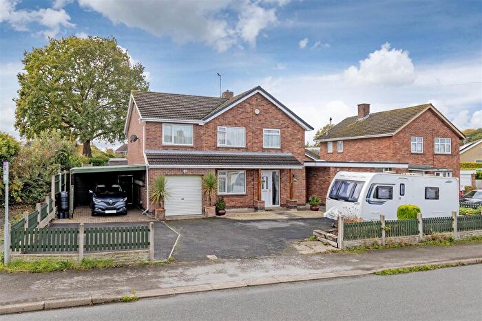 5 Bedroom Link Detached House For Sale In Cuttholme Road, Ashgate, Chesterfield, S40