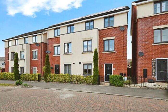 5 Bedroom Town House For Sale In Aspen Road, Eden Park, Rugby, CV21