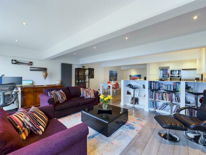 2 Bedroom Apartment To Rent In Brewhouse Lane, E1W