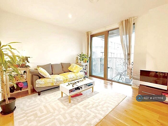 1 Bedroom Flat To Rent In Camberwell Passage, London, SE5