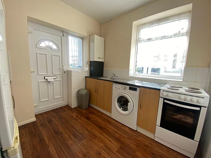 2 Bedroom Flat To Rent In Gale Street, Dagenham, RM9
