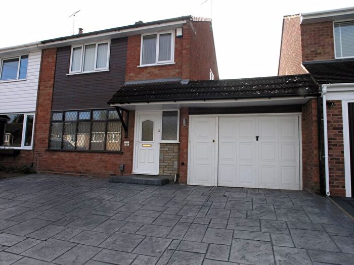 3 Bedroom Semi-Detached House To Rent In Buckingham Grove, Kingswinford, DY6