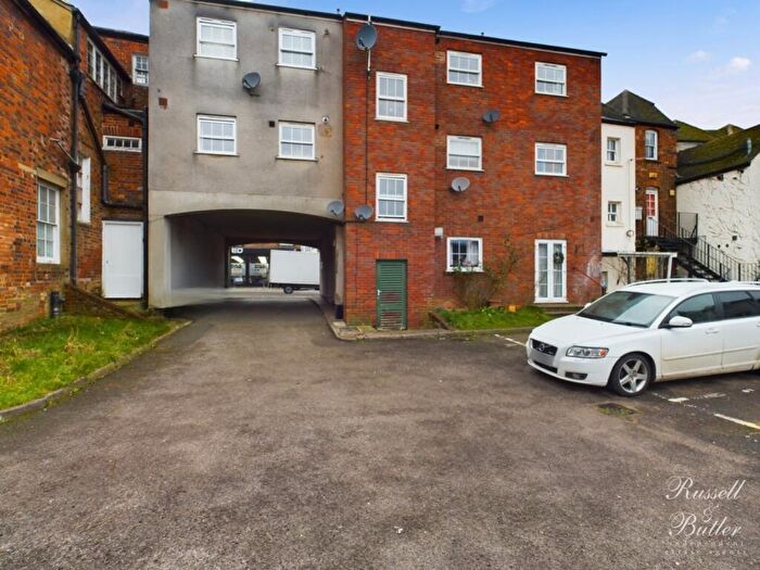 2 Bedroom Flat For Sale In Castle Court, Buckingham, MK18