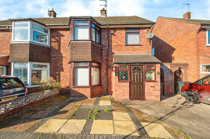 3 Bedroom Semi-Detached House For Sale In Tudor Way, Worcester, WR2