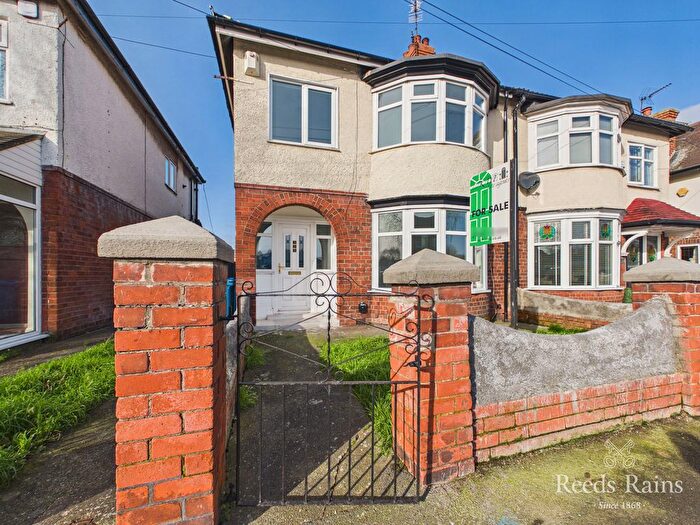 3 Bedroom Semi-Detached House For Sale In Chanterlands Avenue, Hull, HU5