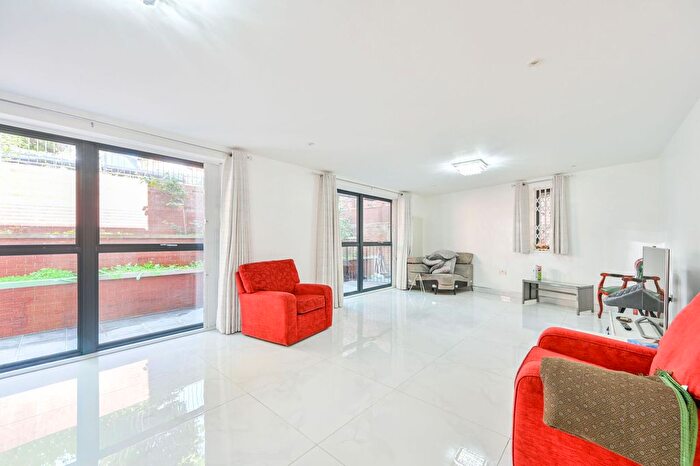 7 Bedroom Flat To Rent In Mapesbury Road, Mapesbury Estate, London, NW2