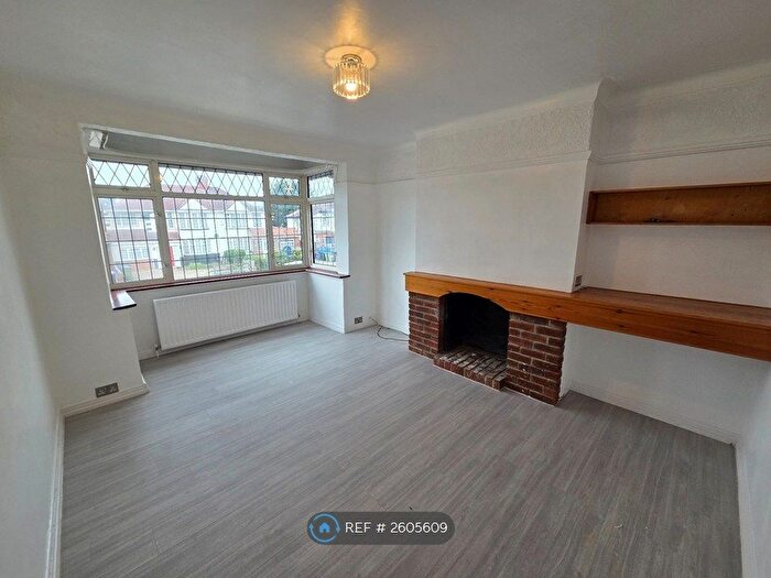 2 Bedroom Maisonette To Rent In Lyne Court, London, NW9