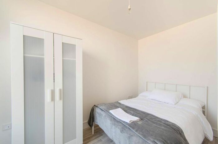 1 Bedroom Flat To Rent In Garratt Lane, Tooting Broadway, London, SW17