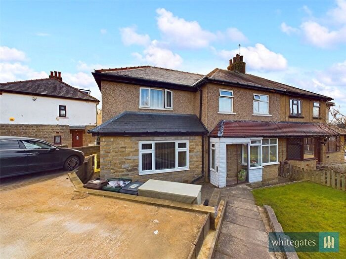 5 Bedroom Semi-Detached House For Sale In Lingwood Avenue, Bradford, West Yorkshire, BD8