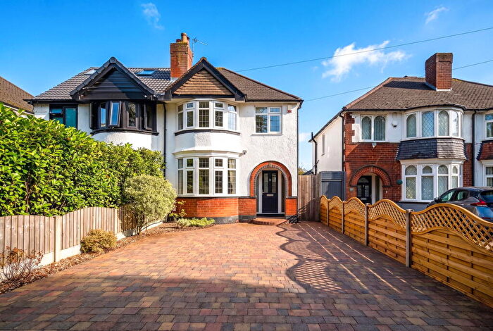 3 Bedroom Semi-Detached House For Sale In Stroud Road, Shirley, B90