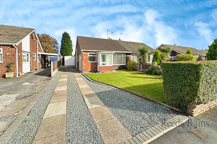 3 Bedroom Bungalow For Sale In Langdale Grove, Selby, North Yorkshire, YO8