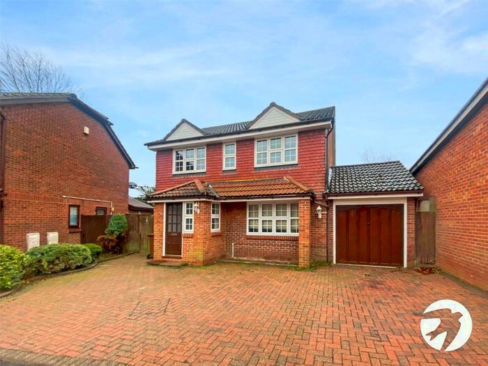 4 Bedroom Detached House To Rent In St. Nicholas Gardens, Rochester, Kent, ME2